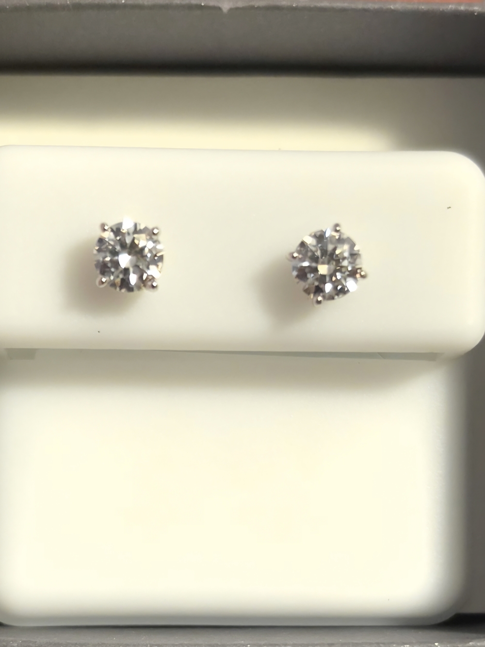 Moissanite Classic Round White Crystal Stud Earrings Screwback Ctw:0.85 RS 5mm